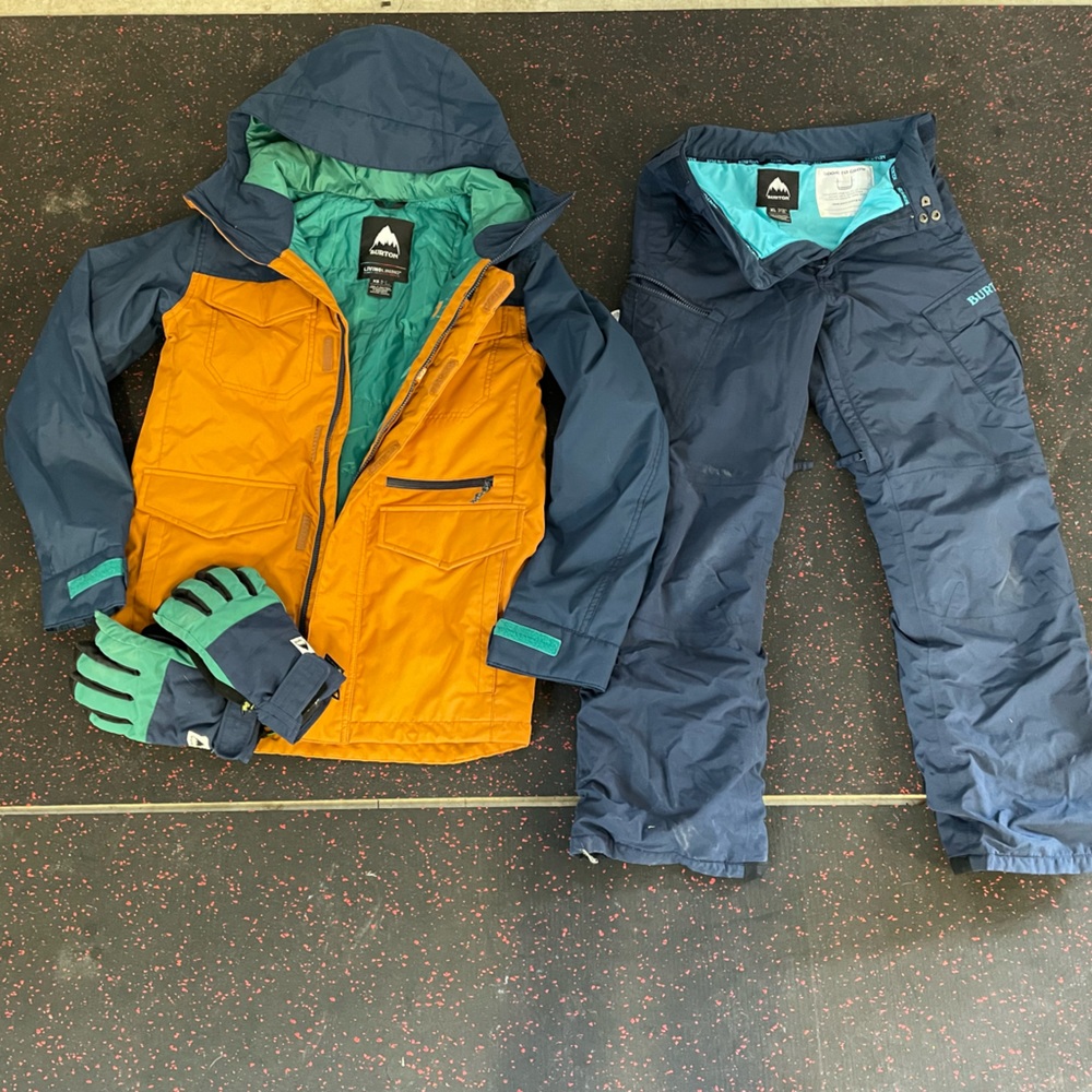 Burton boys Snowboarding Outfit